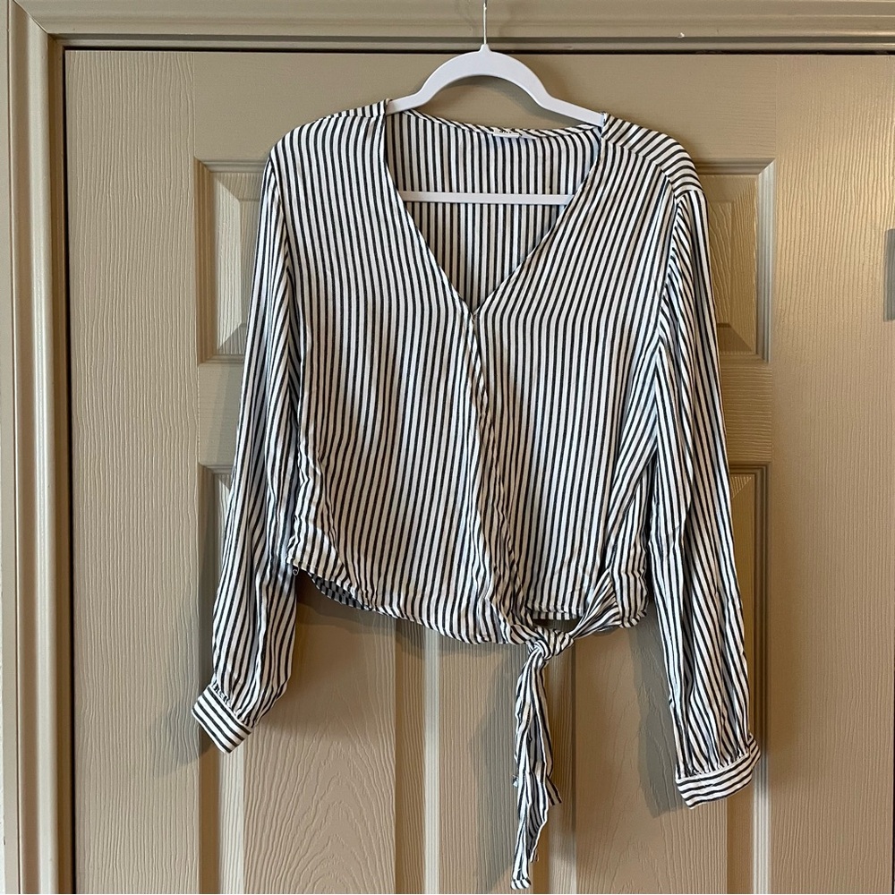 Gap - Grey and White Wrap Shirt
